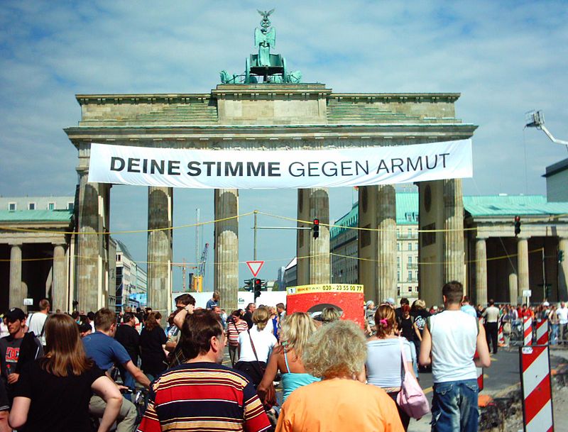 Neue Soziale Bewegungen 800px-Brandenburger_Tor_Live8_2005