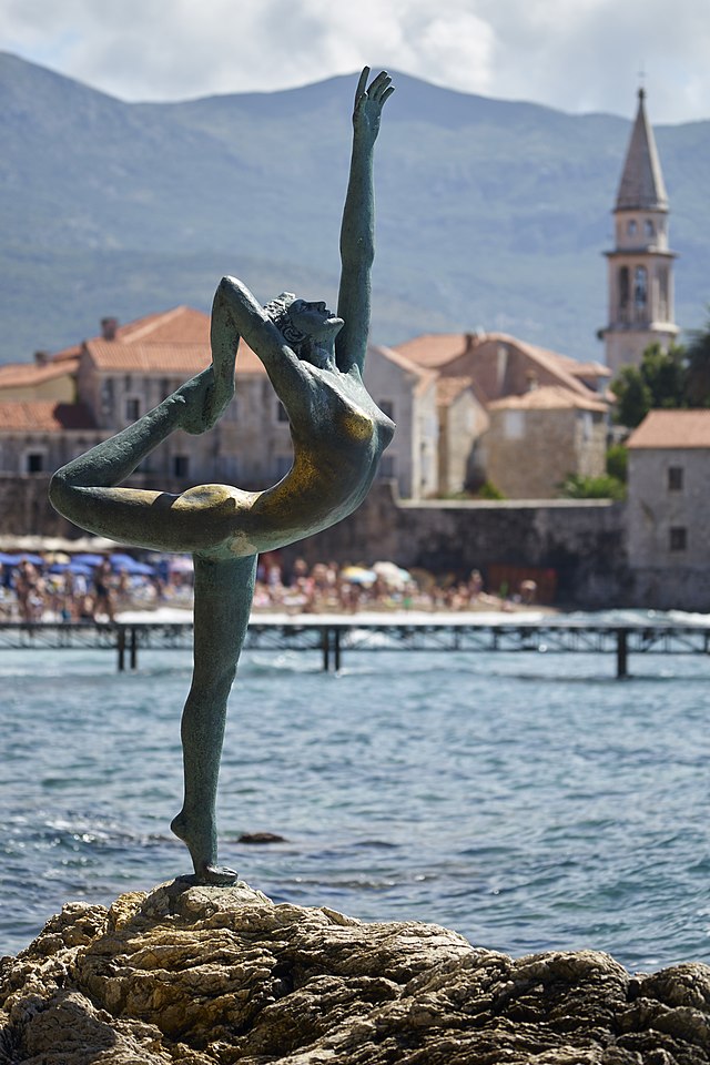 Budva dancer statue.jpg