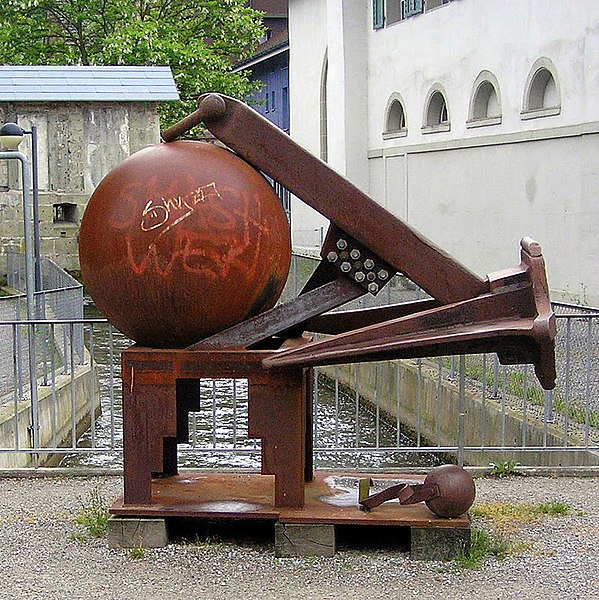 File:Burgdorf, Sculpture by Bernhard Luginbühl - panoramio.jpg