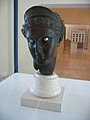 Grčka brončana glava Artemide iz 4. st. pr. Kr., Viški muzej.