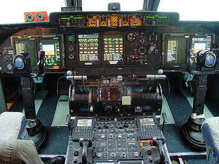 ไฟล์:C-5M Cockpit.jpg