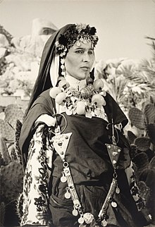 COLLECTIE TROPENMUSEUM Berbervrouw in feestkledij uit Tafraoute Zuid-Marokko TMnr 60033850.jpg