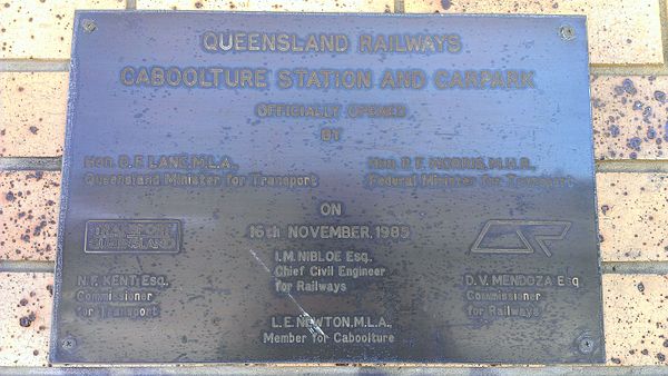 Official opening plaque, 16 November 1985