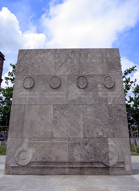 Carl-Benz-Memorial (1).jpg