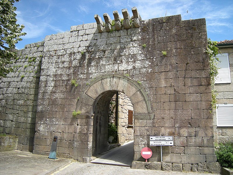 File:Castelo de Melgaço 4.jpg