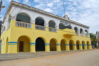 Municipal palace in Xochistlahuaca with name in Amuzgo CenterXochis07.JPG