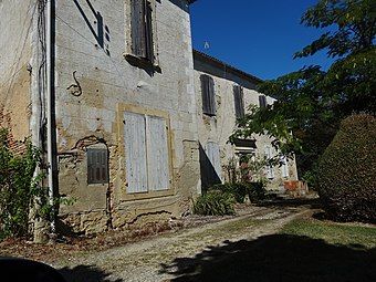 Le château Saint-Lary.