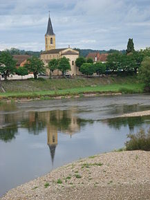 Chambilly (Saône-et-Loire, Fr) vue générale, la Loire et l'église.JPG