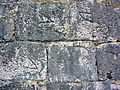 Saint-Romain : pierres signées par les compagnons bâtisseurs.