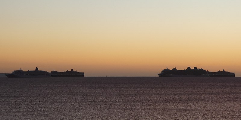 File:Christmas Day, Weymouth Bay (50757758916).jpg