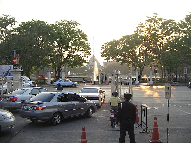 File:Chulalongkorn University Front Gate.JPG