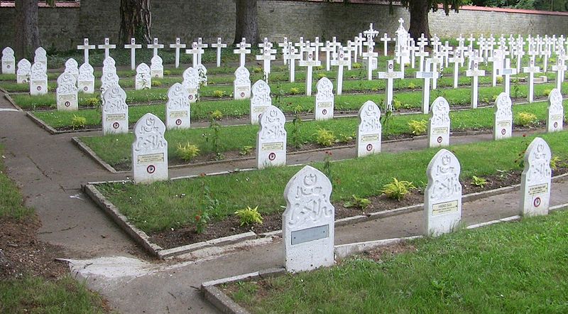 File:Cimetière de Saint-Claude - tombes coloniales des musulmans.JPG