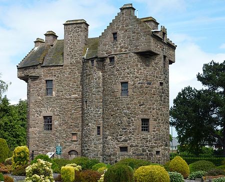 Claypotts castle 02