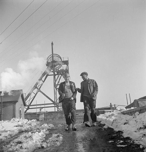 File:Coal Miners- Everyday Life in a Midlands Colliery, England, UK, 1944 D18879.jpg