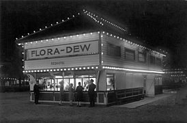 A concession stand by the name of "Flora-Dew" at Hanlan's Point in Toronto, Ontario. The image was taken in 1928 and depicts a typical stand from that time period.