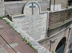 Inscripción del Anfiteatro Flavio en la que figuran los trabajos de restauración del edificio realizados en cada papado