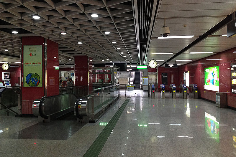 File:Dashadong Station Concourse.JPG