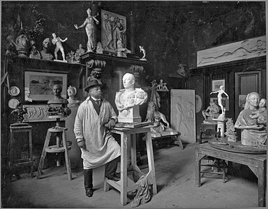 Hesselink in zijn atelier (1903), foto van Sigmund Löw.