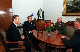 Ahtisaari forenede Kosovo -krisen med amerikanske og russiske forsvarsministre i 1999.
