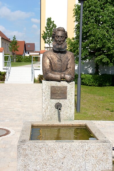 File:Deining Georg-Lang-Brunnen 002.JPG