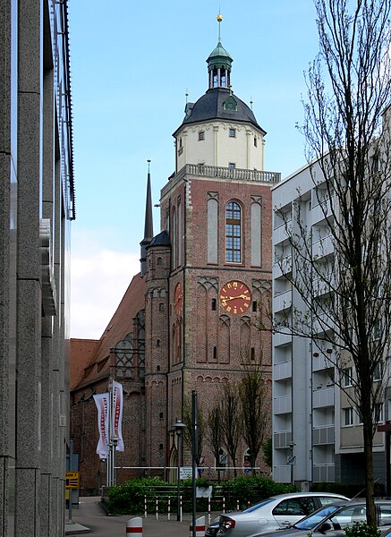 File:Dessau Blick zur Marienkirche 2.jpg