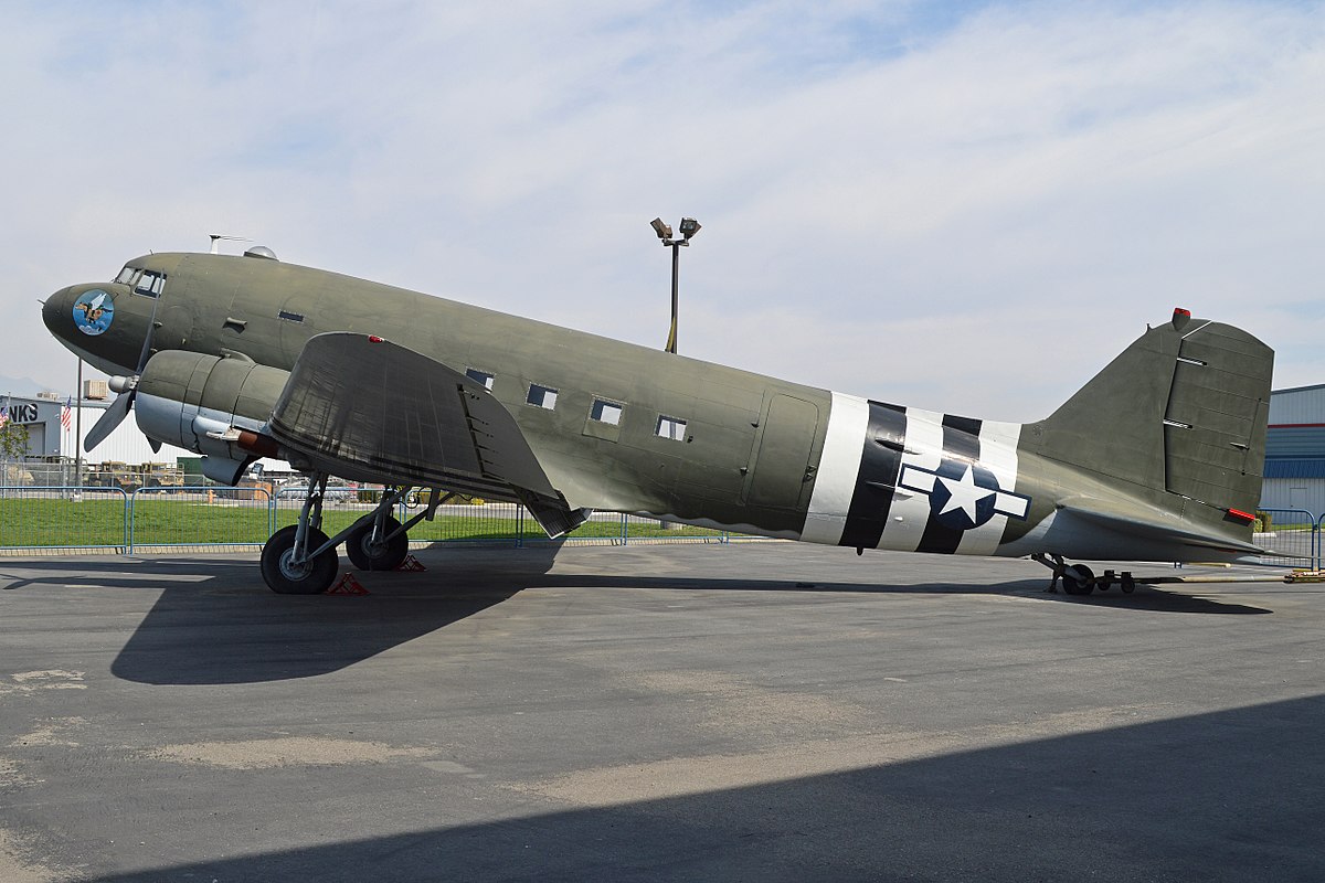 File:Douglas C-47A Skytrain (42-23668 - N60480) (26357020752).jpg