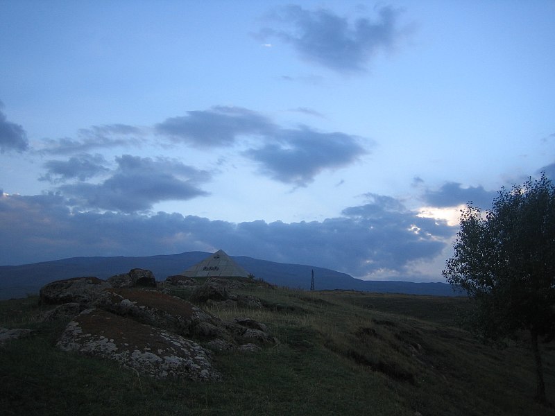 File:Drastamat Kanayan mausoleum.jpg