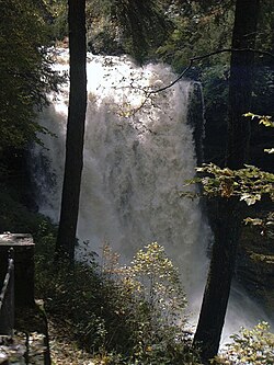 Dry Falls during a period of very high flow Dry Falls-heavy flow.jpg