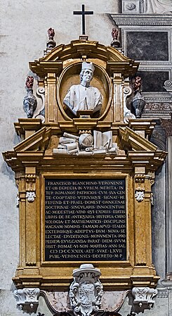 Памятник в соборе Вероны