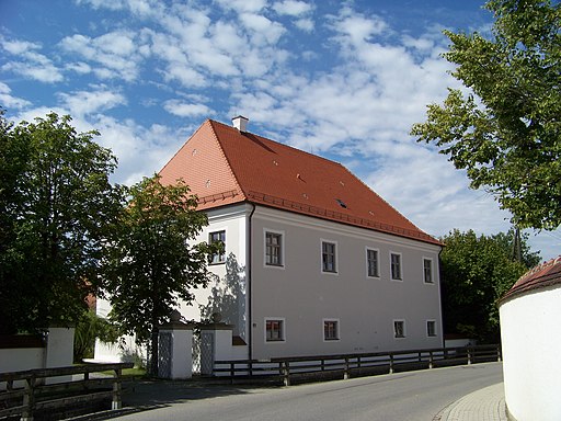 Elsendorf-Mainburger-Straße-1-Pfarrhof