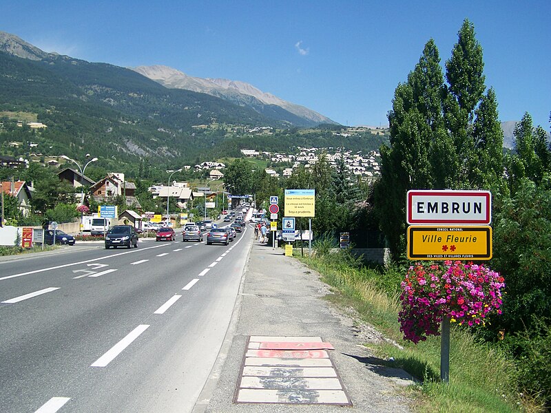 File:Embrun (panneau).JPG