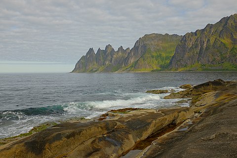 Ersfjord and the mountain range on the north side with Okshornan.jpg