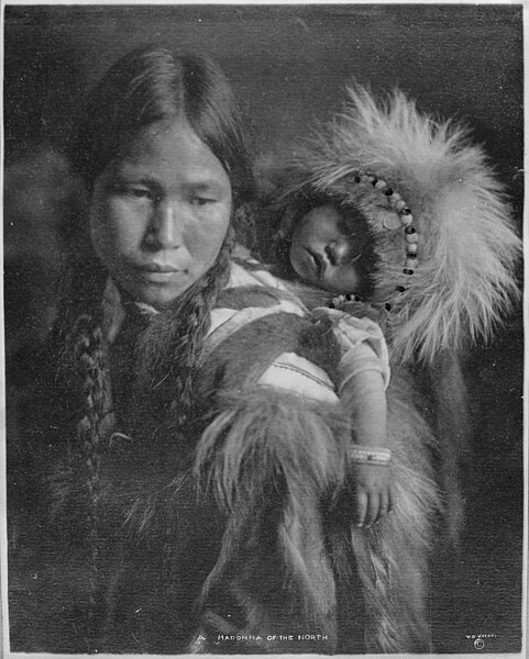 File:Eskimo Mother and Child in Furs, Nome, Alaska - NARA - 520078.jpg