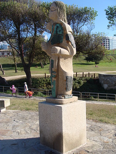 File:Estatua1.002 - A Coruña.JPG