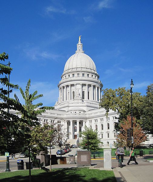 File:Exterior WisCapitol 4754a.jpg