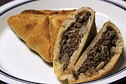 Fatayer adalah pai daging atau pastri yang alternatif boleh disumbat dengan bayam (sabaneq), atau keju (jibnah). Ia dimakan di Turki, Syria, Lebanon, Jordan dan negara-negara lain di Timur Tengah.
