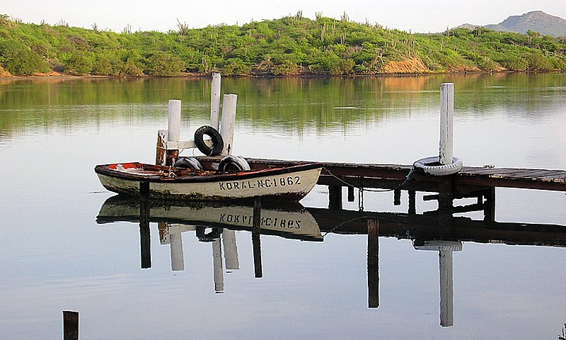 File:Fishing skiff in the Netherland Antilles.jpg