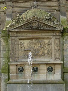 Fontaine de Léda, (1807), hidden behind the Medici Fountain