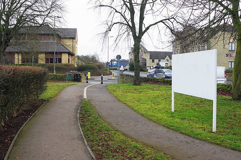 File:Footpath and cycleway adjacent to Station Lane, Witney, Oxon - geograph.org.uk - 5701531.jpg