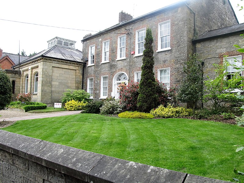 File:Former Provincial Bank Building and adjoining former Bank Manager's residence - geograph.org.uk - 5173935.jpg