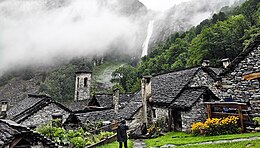 Rustic stone houses in Foroglio (Val Bavona - Maggia Valley)