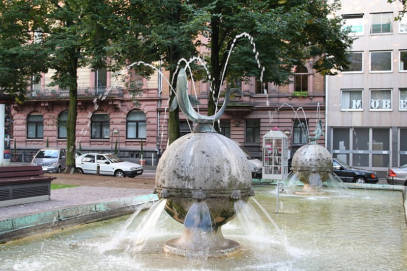 File:Fountain in Mainz.jpg