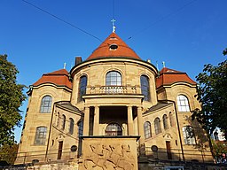 Garnisonskirche (Westansicht mit Kriegerdenkmal), Stuttgarter Straße 42, Ludwigsburg, 2020-09-20, yj