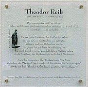 Gedenktafel Reichenhaller Str 1 (Schm) Theodor Reik.jpg