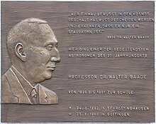 Gedenktafel für Walter Baade in Schröttinghausen