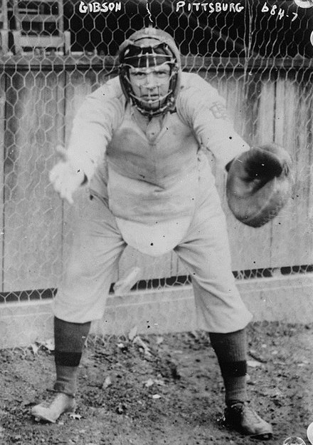Gibson in his catcher's gear, with the Pittsburgh Pirates in 1908.