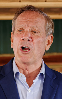 Governor of New York George Pataki at Belknap County Republican LINCOLN DAY FIRST-IN-THE-NATION PRESIDENTIAL SUNSET DINNER CRUISE, Weirs Beach, New Hampshire May 2015 by Michael Vadon 08 (cropped).jpg