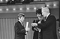 Heintje, Mies Bouwman en Maurice Chavalier tijdens het Grand Gala du Disque Populaire 1970