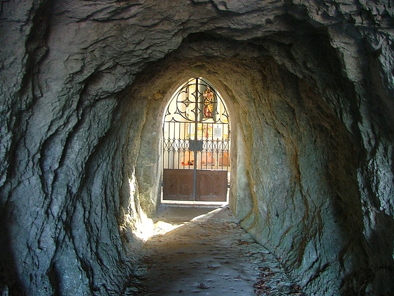 File:Grotte im Kalvarienberg - panoramio.jpg