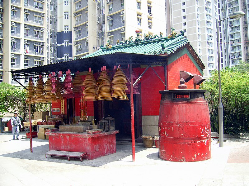 File:HK KwaiChungEstateTinHauTemple.JPG